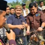 Buka Lubuk Larangan, Bupati Syukur ‘Warning’ Kades Durian Rambun: Jangan Biarkan PETI Masuk!